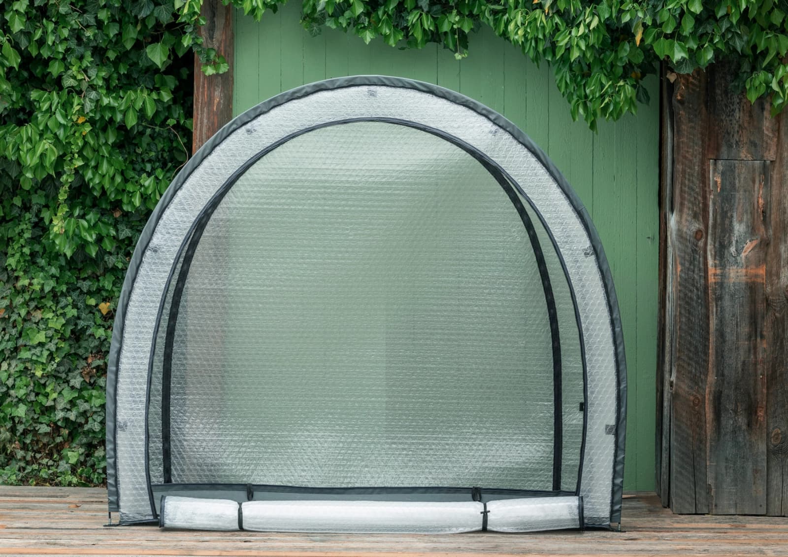 Winterschutzzelte, Vliese, Hauben & vieles mehr