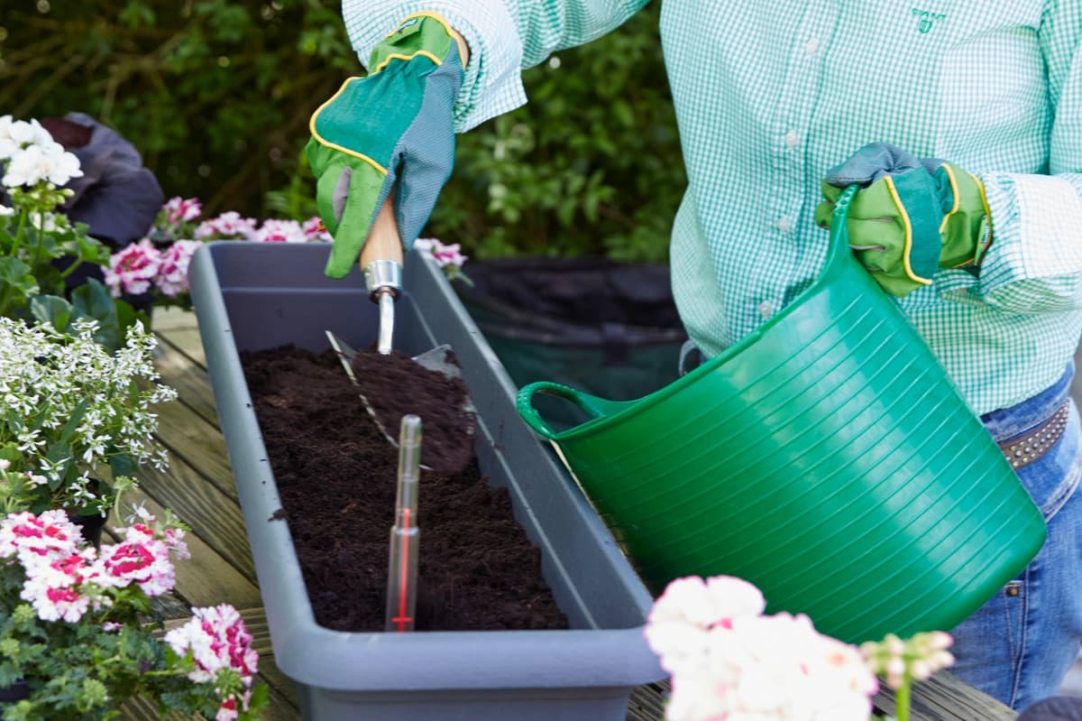 1. Pflanzkasten vorbereiten