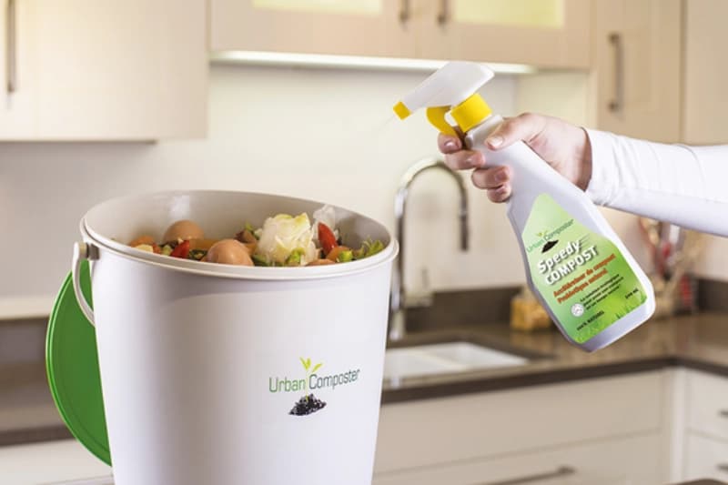 3. Aktivator hinzugeben und verschließen