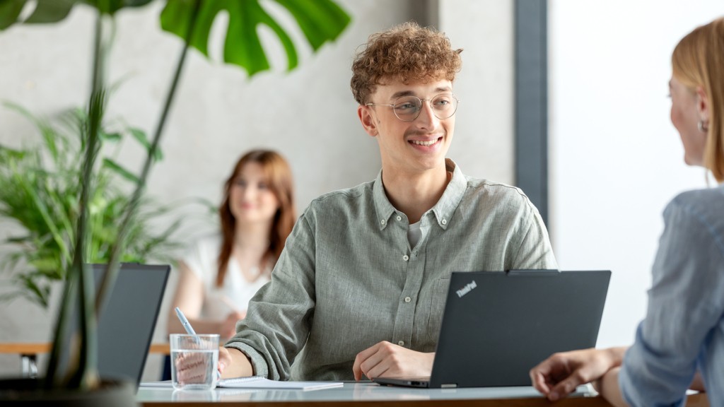 Luca übernimmt als Werkstudent bei Dehner Verantwortung für kleine Projekte