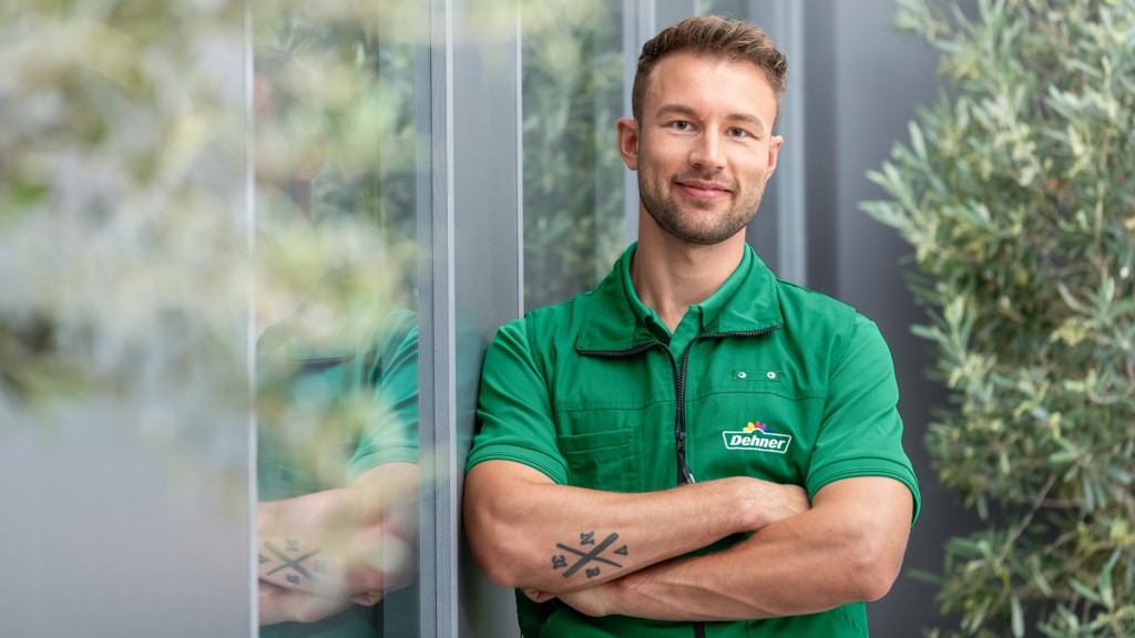 Jonas übernimmt als Gruppenleitung Blumen & Pflanzen bei Dehner Verantwortung für ein kleines Team