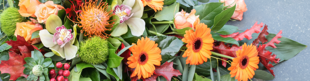 Blumengesteck in Herbstfarben