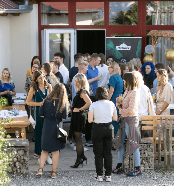 Dehner feiert erfolgreiche Absolventen
