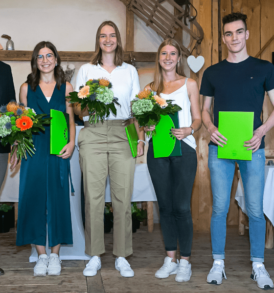 Dehner ehrt Azubis und duale Studenten