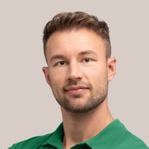 Jonas übernimmt als Gruppenleitung Blumen & Pflanzen Verantwortung im Dehner Garten-Center