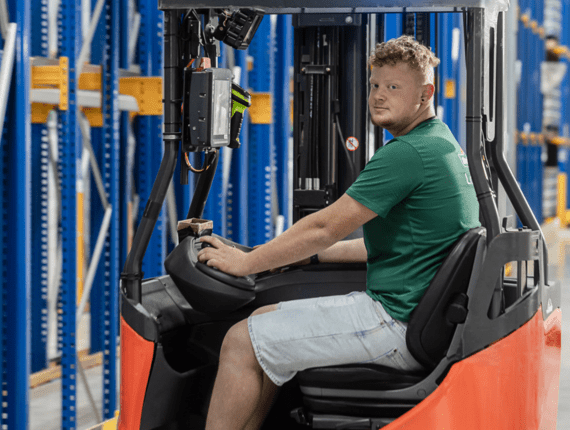 hochregallager_gabelstabler_präzision