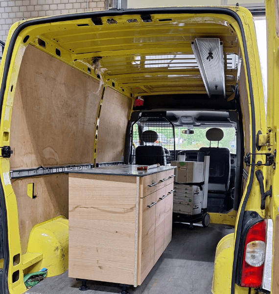 Bei Dehner werden die Möbelstücke gut gesichert beim Transport