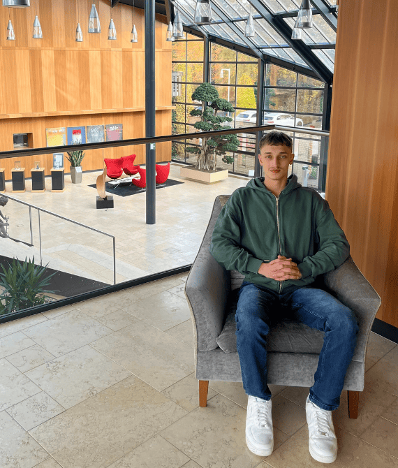 Dualer Student in der Unternehmenszentrale bei Dehner in Rain