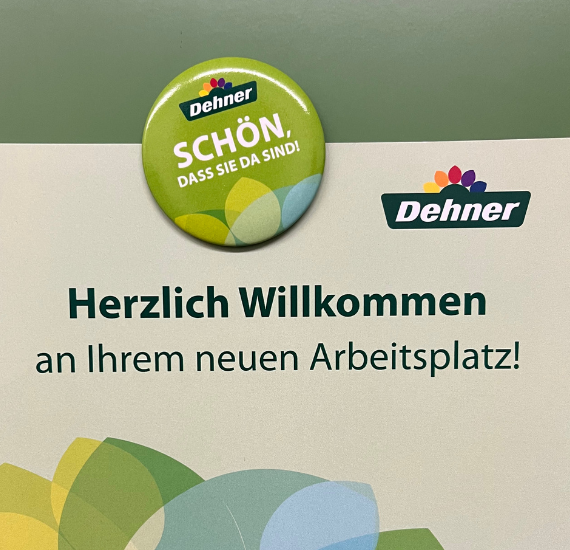 Schild "Willkommen am neuen Arbeitsplatz"