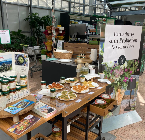 Verkostungsstand mit verschiedenem Pesto